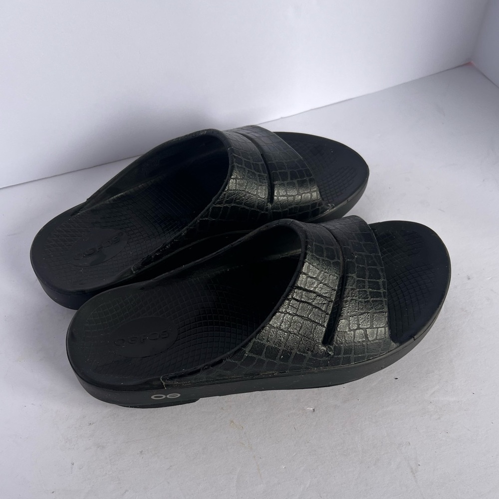 OOFOS Black Textured Slide Sandals - Picture 2 of 7